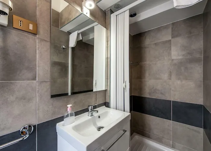 Alessandro A San Pietro Bed בית הארחה 2*